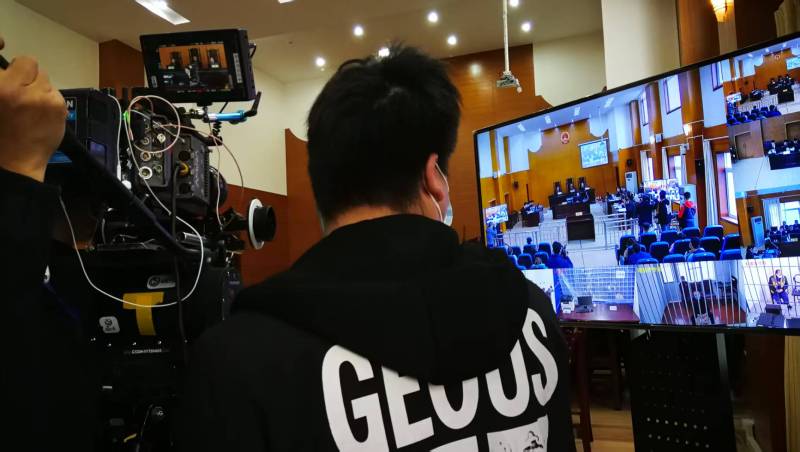 AI生成VS人工创意——镇江广告片拍摄公司的技术浪漫主义实践